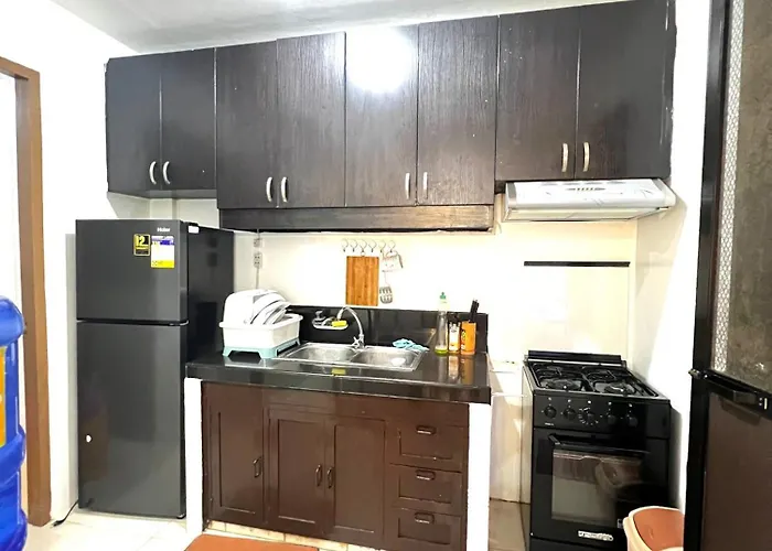 Cozy 3br Family With Shared Pool Access * Lapu-Lapu City